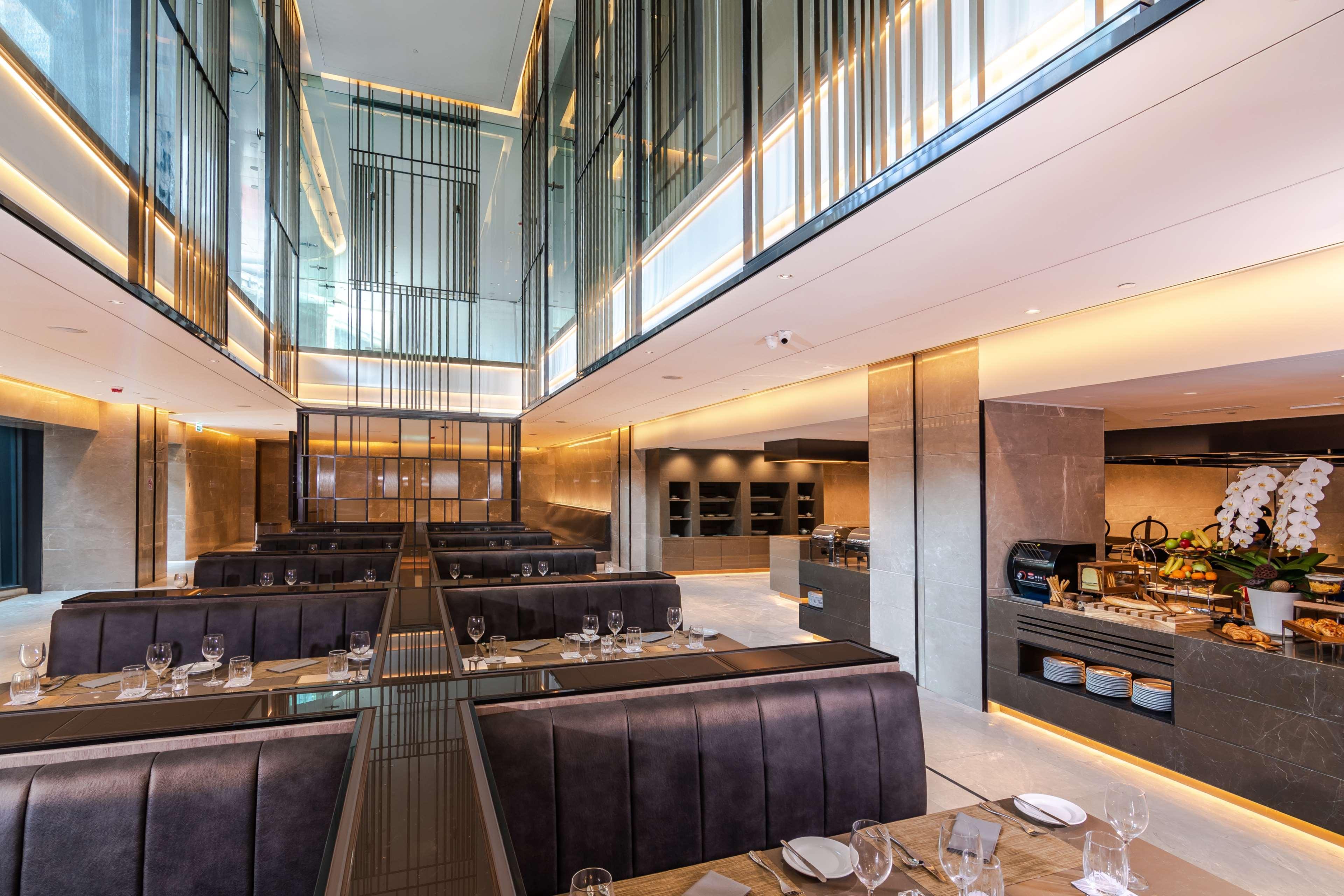 Carlton Hotel Bangkok Sukhumvit Luaran gambar The interior of the restaurant