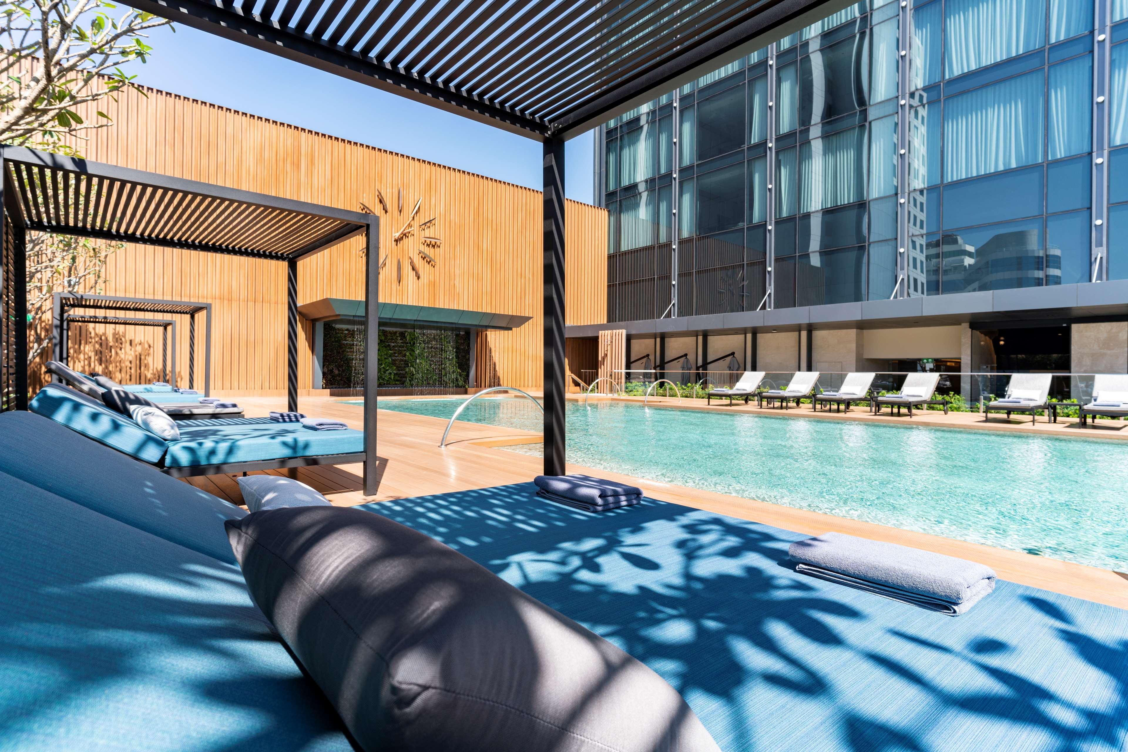 Carlton Hotel Bangkok Sukhumvit Luaran gambar The pool at the hotel