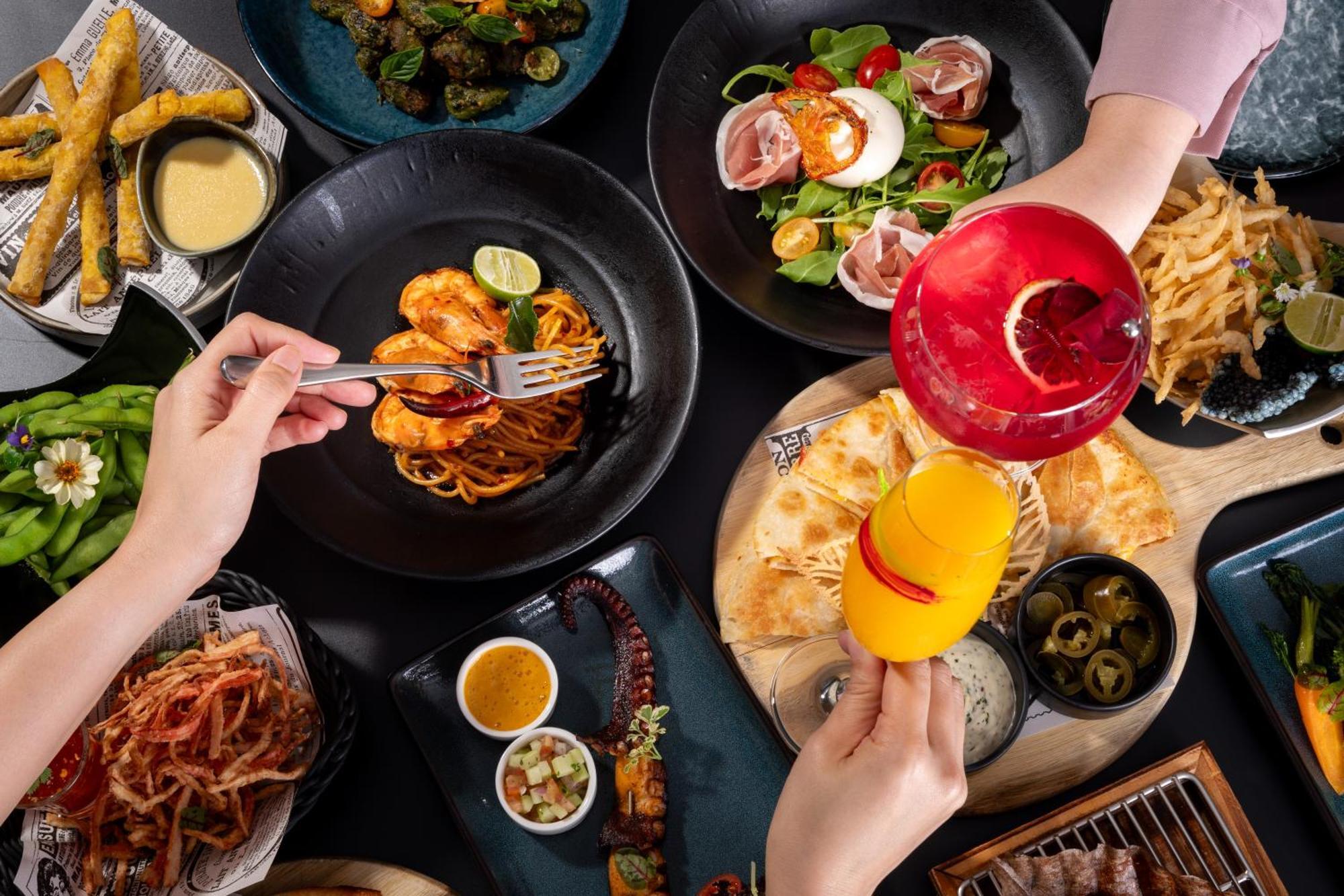 Carlton Hotel Bangkok Sukhumvit Luaran gambar A selection of tapas