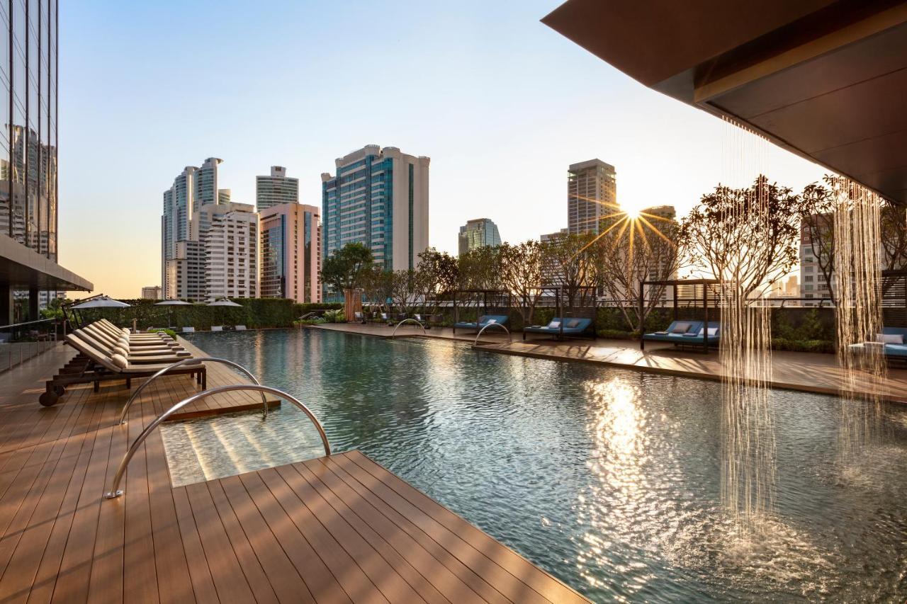 Carlton Hotel Bangkok Sukhumvit Luaran gambar The pool at the hotel